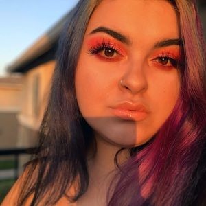 Meet your Posher, Hailey